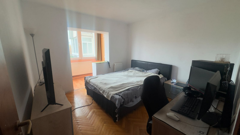 Apartament de vanzare 3 camere,2 bai, decomandat, renovat, Girocului