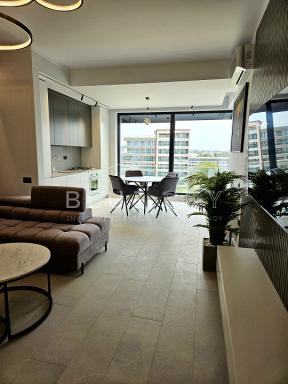 Apartament premium de inchiriat, la cativa pasi de plaja