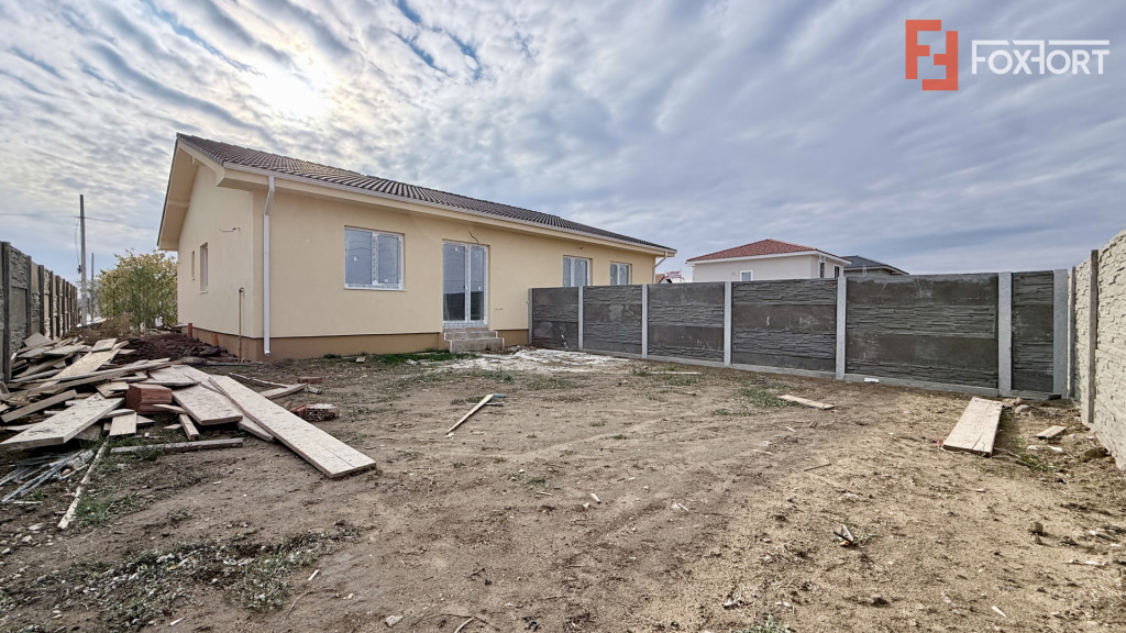 Duplex pe parter 3 camere toate utilitatile Mosnita Noua
