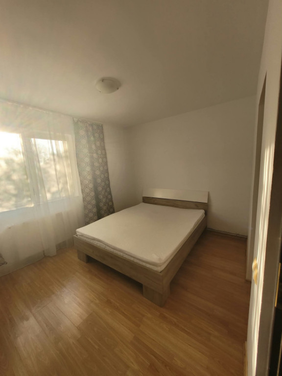 Apartament cu 3 camere de închiriat, spațios și luminos,