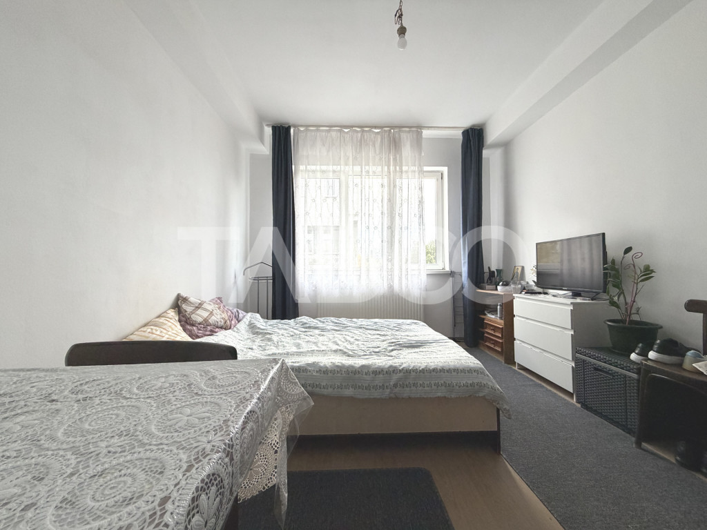Garsoniera de vanzare etaj intermediar in bloc izolat zona M