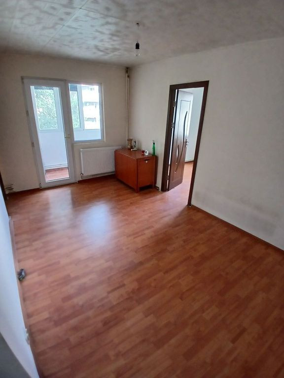 Apartament de vanzare scoala 8
