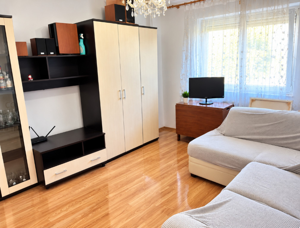Apart 3 camere, decomandat, etaj 2/4, mobilat, utilat, zona Grivitei!