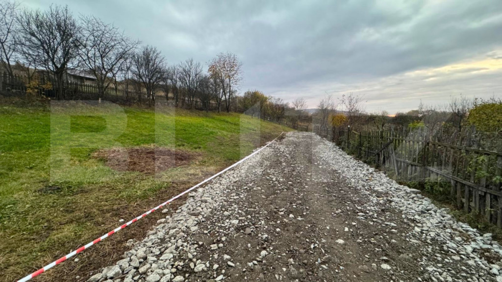 Teren intravilan la intrare in Ghinda
