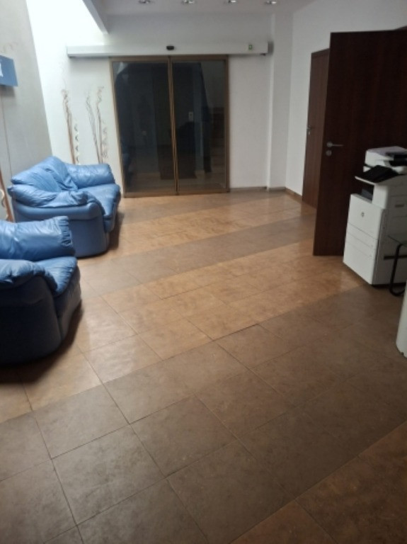 Inchiriez spatiu de birouri, zona Metrou Brancoveanu, 260mp, 9euro mp