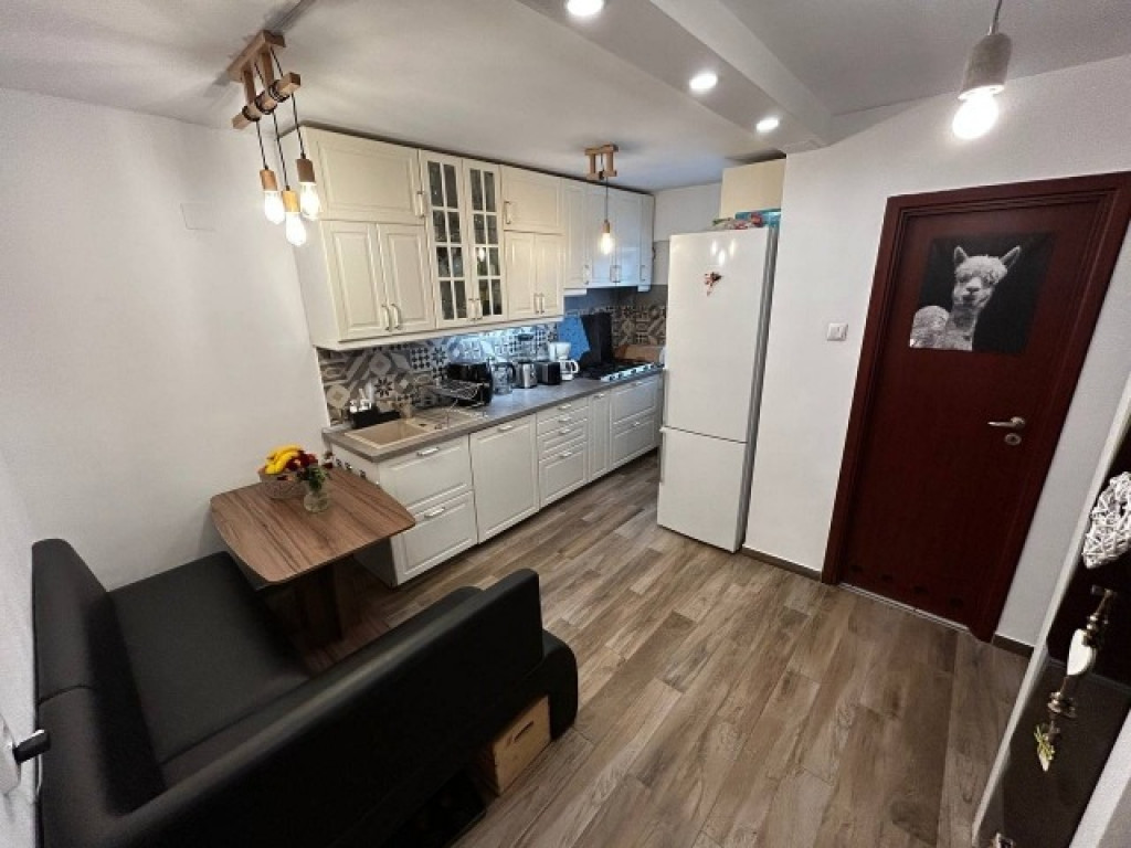Apartament 3 camere decomandat, 70 mp, zona Drumul Taberei,145.000euro