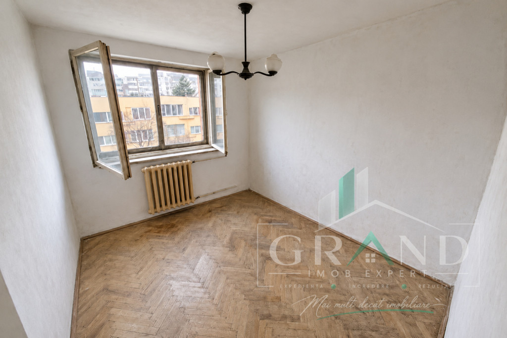 Apartament 3 camere, renovabil I zona Piata Flora I Mănăș