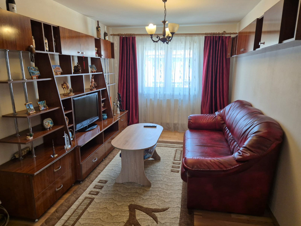 Inchiriez apartament 3 camere decomandat in Deva, zona Liliacului,