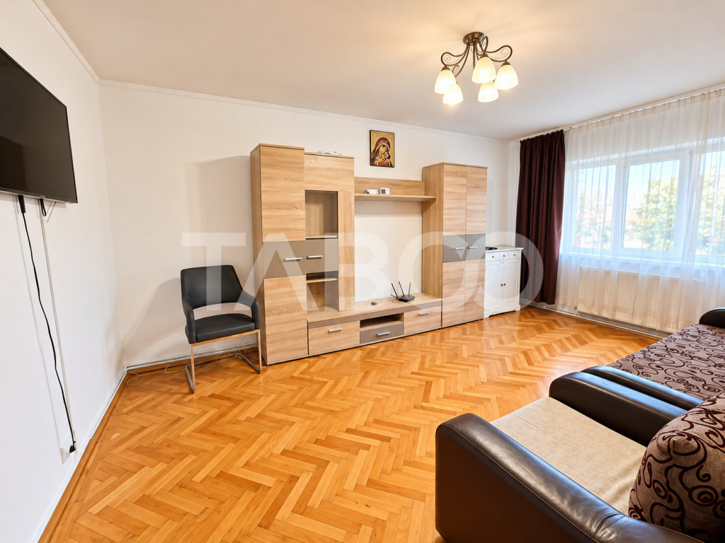 Apartament de inchiriat 3 camere mobilat utilat in zona cent
