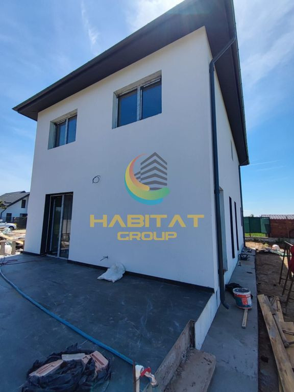 Vila individuala langa lac / 4 camere / 500 mp teren
