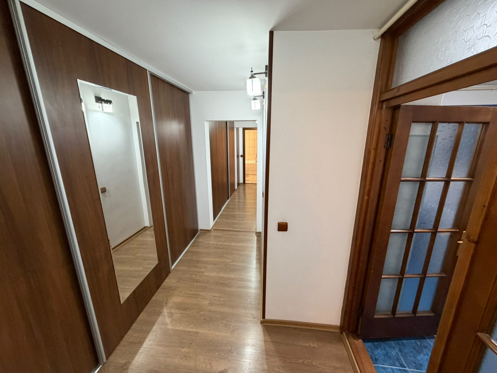 Apartament 3 camere decomandat – complet mobilat, zonă ce