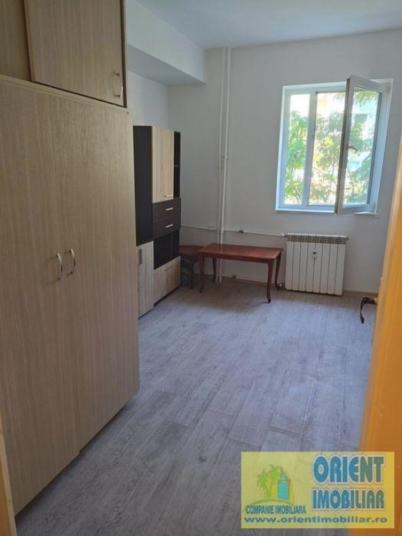 Far, de vanzare garsoniera etajul 2, renovata