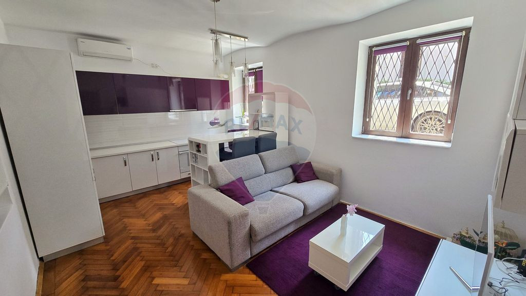 Apartament cu 3 camere de închiriat în zona P-ta Romana