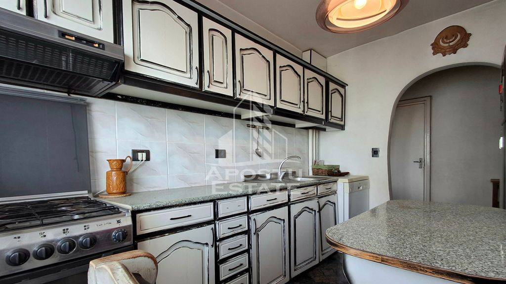Apartament 4 camere micalaca zona 100
