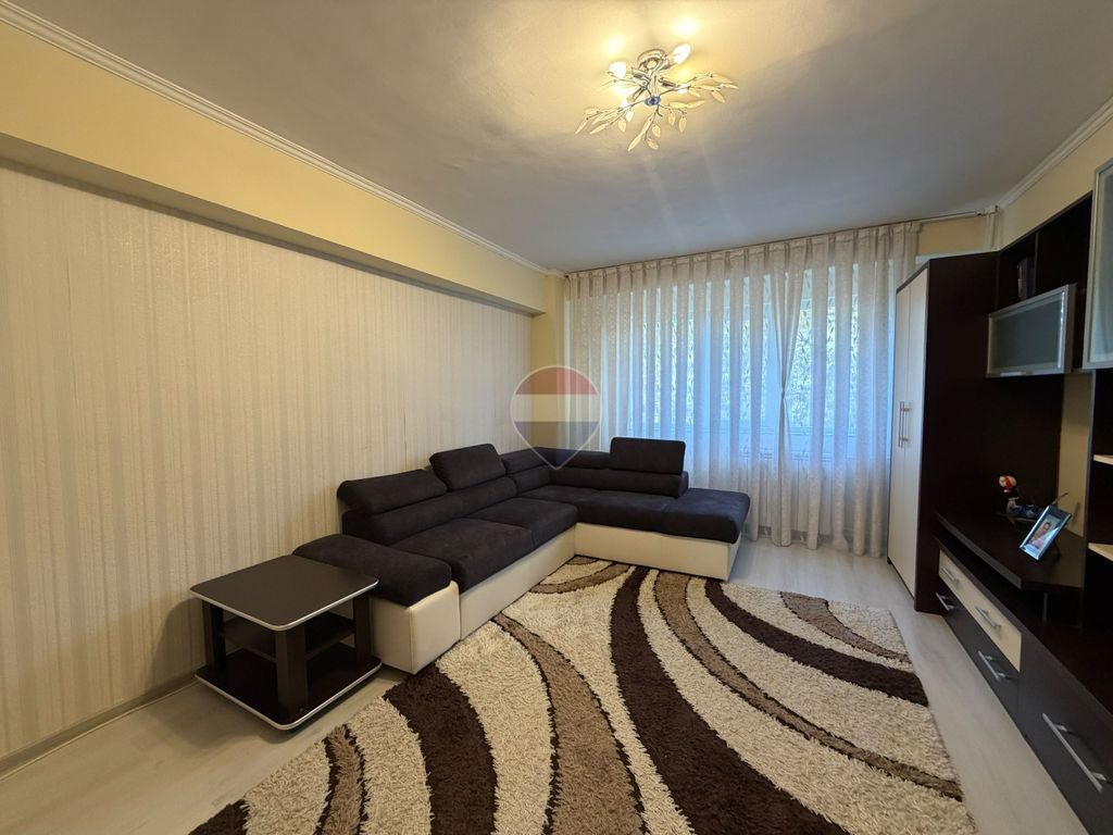 De închiriat apartament cu 3 camere, în zona Decebal